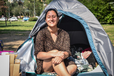 Ilaria Lamera, studentessa del Politecnico, ha protestato a Milano in tenda contro il caro affitti. La sua iniziativa ripresa in tutta Italia