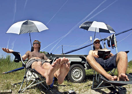 Campeggiatori in relax © ANSA 