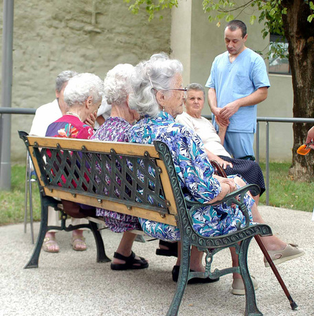 Anziani in casa di riposo © Ansa