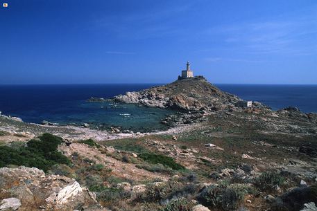 Il faro di Punta Scorno, sull'Isola Asinara, Sardegna © Ansa