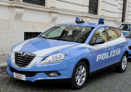 Un'auto della polizia © ANSA