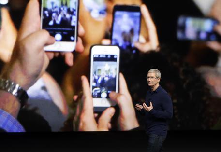 Tim Cook per i dieci anni iPhone, 'il meglio deve ancora venire' © AP