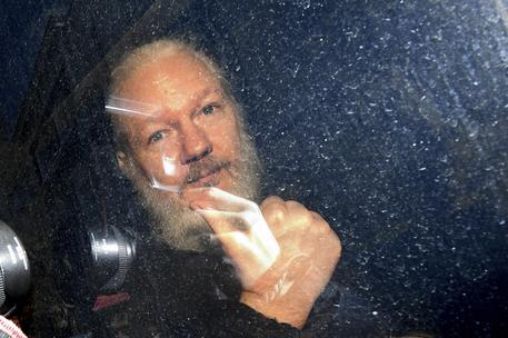 Assange dichiarato colpevole di violazione cauzione © AP