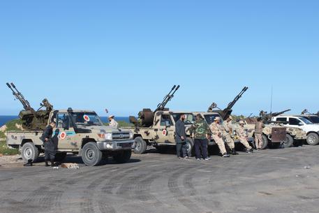 Libia: media, Haftar invia truppe verso Sirte © EPA