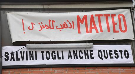 A Milano le 'balconiadi' in attesa di Salvini © ANSA
