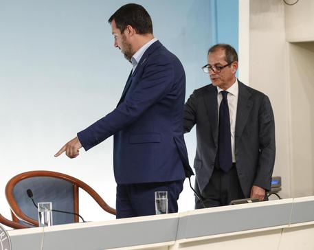 Il ministro dell'Interno Matteo Salvini e il ministro dell'Economia Giovanni Tria a Palazzo  Chigi (archivio) © ANSA 