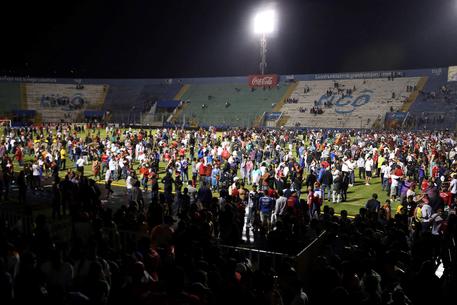Calcio: incidenti con morti e feriti a Tegucigalpa © EPA