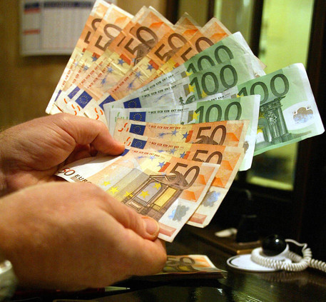 Banconote da 100 e 50 euro © ANSA