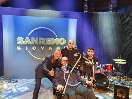 Paolo Palumbo a Sanremo Giovani con Amadeus © ANSA