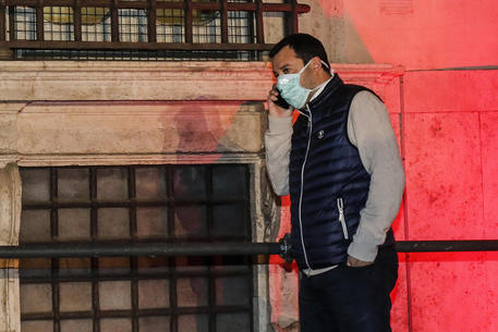 Matteo Salvini con la mascherina arriva a Palazzo Chigi per il vertice tra Conte e le opposizioni © ANSA