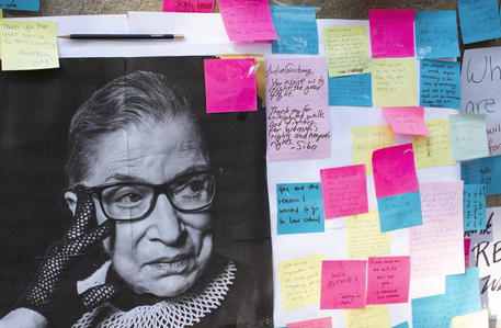 Murale in ricordo di Ruth Bader Ginsberg alla Harvard Law School © EPA