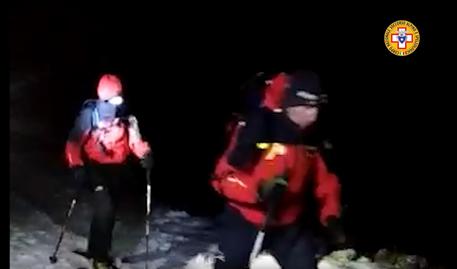 Soccorso Alpino e Speleologico, ricerche dispersi sul Velino, screenshot da video CNSAS © ANSA