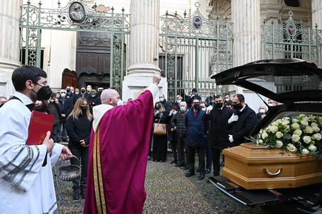 Parenti e amici durante il funerale di Angelo Burzi © ANSA