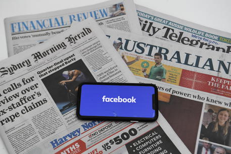 L'Australia adotta una legge che obbliga Facebook a pagare i media per la condivisione delle notizie © EPA