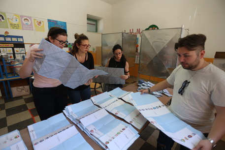 Elezioni comunali inizia lo spoglio © ANSA