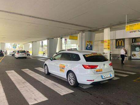 Sciopero taxi: presidio in aeroporto Cagliari, poi corteo © ANSA