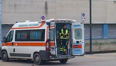 Cagliari ospedale Brotzu Pronto Soccorso e ambulanza (ANSA)