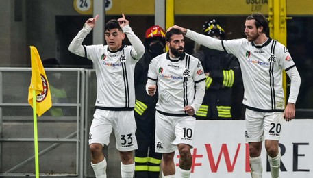 Agudelo con Verde e Bastoni festeggia il gol dell'1-1 contro il Milan (ANSA)