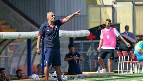 Coach Fabio Liverani (Cagliari Calcio) durante la partita di (ANSA)