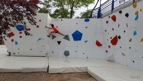 parete per arrampicata, Gollum Climbing Academy (ANSA)