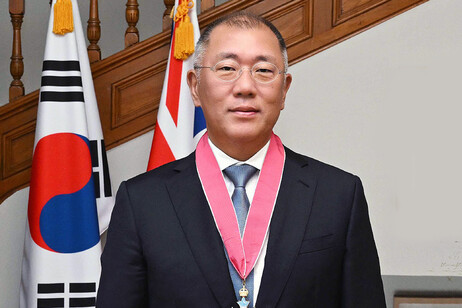 Alta onorificenza Gb al presidente di Hyundai Euisun Chung