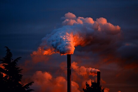 Emissioni di gas serra Co2 da una fabbrica