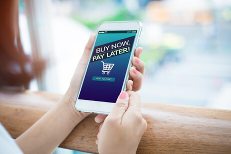BNPL Buy now pay later online shopping foto iStock.