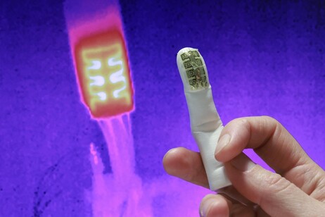 Il dispositivo che permette alle protesi di trasmettere da percezione della temperatura sfruttando il fenomeno dell'arto fantasma (fonte: EPFL)