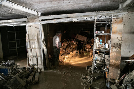 Un mese fa l'alluvione in Emilia-Romagna, le case assediate dal fango