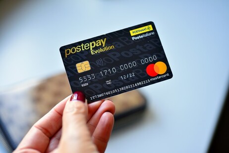 Poste: sconti cashback per chi usa carte Postepay e BancoPosta