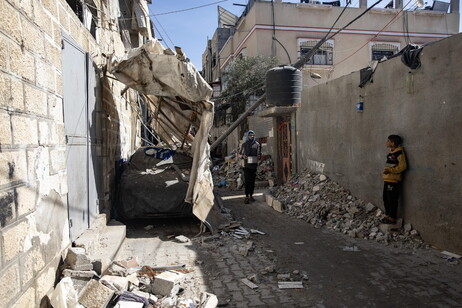 'Possiamo solo pregare', la paura di Rafah