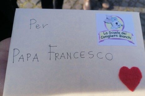 I piccoli pazienti dell'ospedale di Perugia scrivono al papa