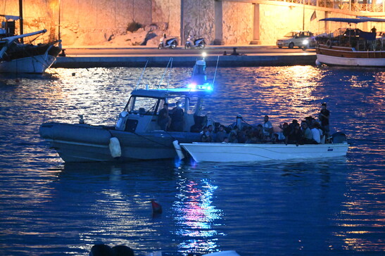 Ancora sbarchi e trasferimenti a Lampedusa