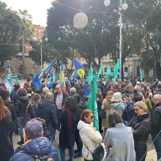 Sciopero medici e infermieri, centinaia in piazza a Cagliari