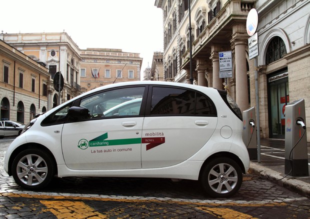 MOBILITA': A ROMA CAR SHARING 'GREEN' CON 10 AUTO ELETTRICHE © ANSA