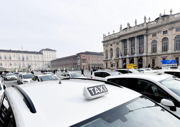 Taxi Torino rilancia progetto auto elettriche © ANSA