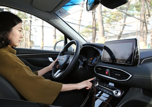 Rivoluzione Hyundai,le porte si aprono con impronte digitali © Hyundai Press