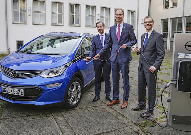 Germania,Opel riempirà sua città di punti ricarica elettrica © Opel