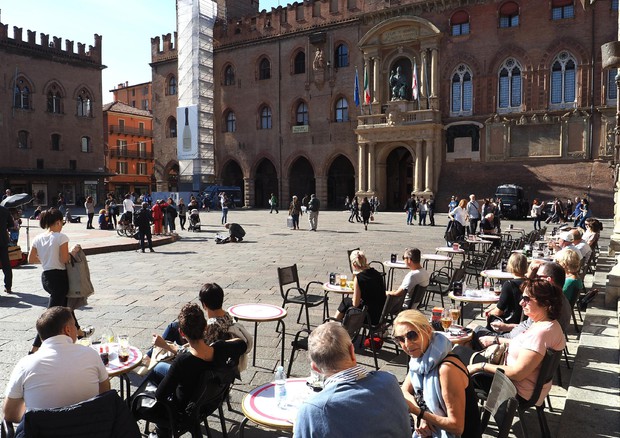 Turisti nel centro di Bologna © ANSA