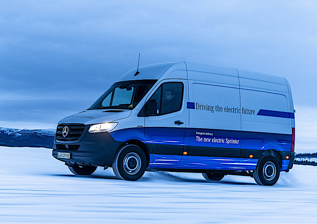 Test invernali in Svezia per l'elettrico Mercedes e-Sprinter © Mercedes-Benz