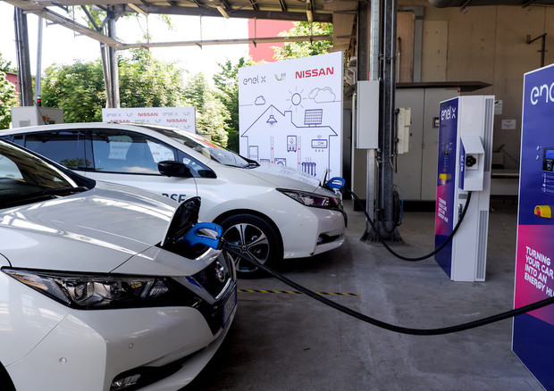 A Milano auto elettriche usate come batterie per la citt © ANSA