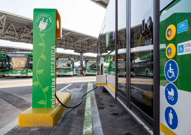 Bus elettrici per la mobilità del futuro, addio a CO2 © Ansa