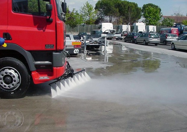 Smog, per combatterlo pulire strade e rottamare vecchie auto © Cappellotto
