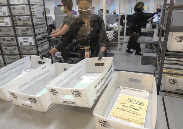Le operazioni di voto negli Stati Uniti (foto: EPA)