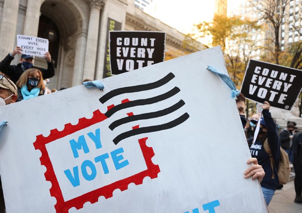 Protest in support of vote count in New York (foto: EPA)