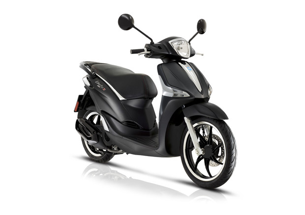Piaggio promuove scooter come soluzione per nuova mobilità © ANSA