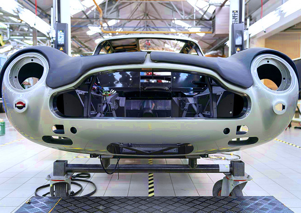 Aston Martin DB5, in produzione prime repliche auto di 007 © ANSA