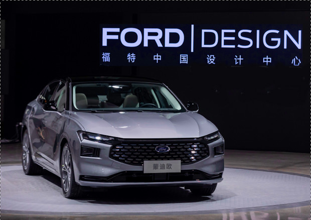 Ford Mondeo 2022, evoluzione del design riservata alla Cina © Ford China 