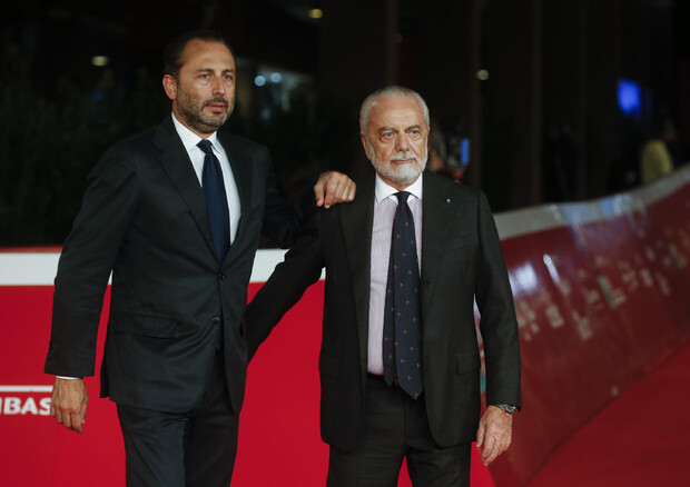 Il presidente del Bari Luigi De Laurentiis con il padre Aurelio De Laurentiis, presidente del Napoli © ANSA