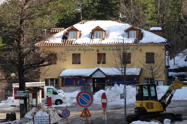 Terremoto: Marche, a 80 anni ricostruirà albergo inagibile Frontignano © 